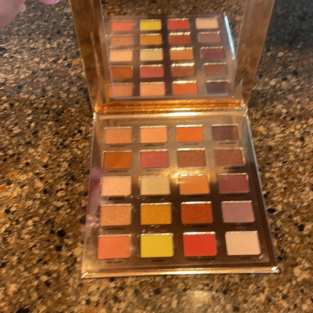 ICONIC LONDON Sunset To Sunrise Eyeshadow Palette NWT